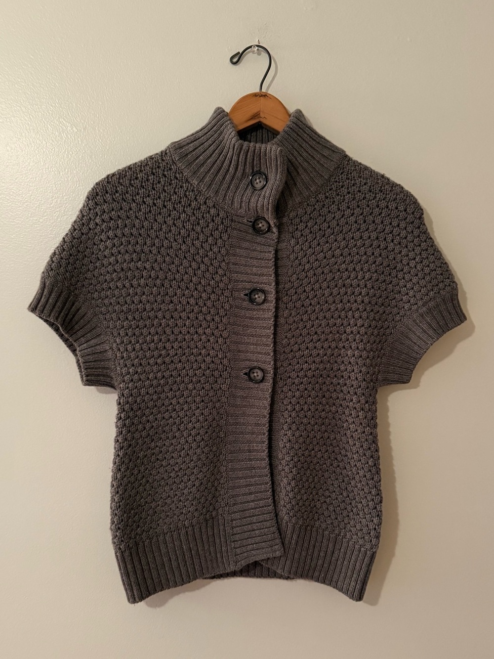 Banana Republic Gray Short-Sleeve Button-Up Knit Cardigan